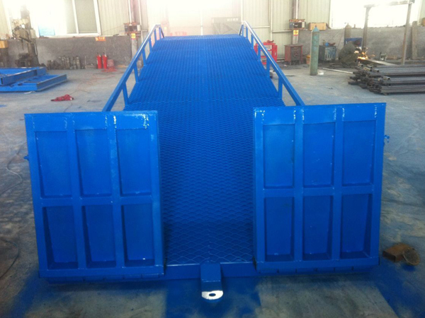 移動(dòng)液壓登車橋